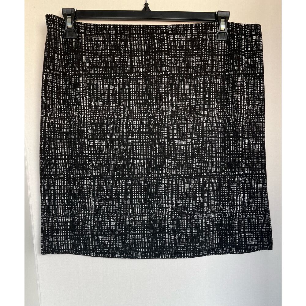Worthington‎ Modern Knit Black and White Short Skirt Size XL